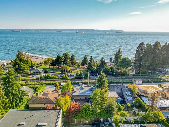 2525 Bellevue Avenue, House other with 4 bedrooms, 4 bathrooms and 2 parking in West Vancouver BC | Image 35