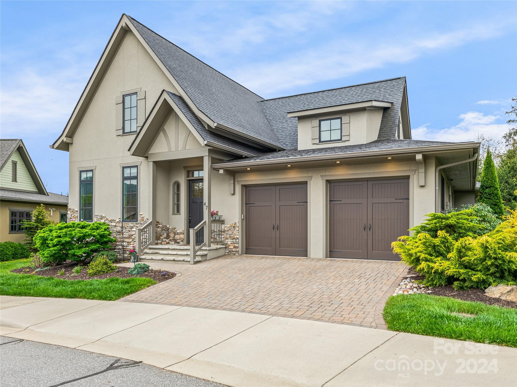 Chantilly Dr, Asheville, NC 28804