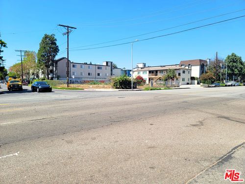 7005 Woodley Ave, Van Nuys, CA, 91406 | Card Image