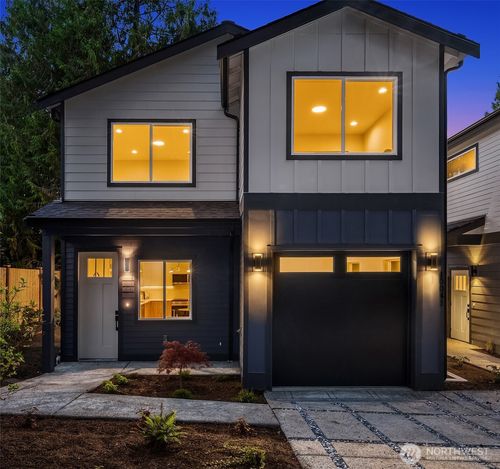 10041 38th Ave Ne, Seattle, WA, 98125-7812 | Card Image