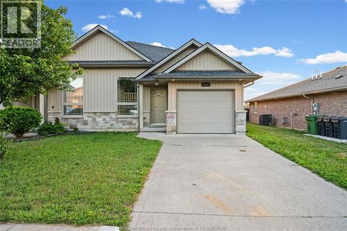 3237 Seville Ave, Windsor, ON, N8N0A3 | Card Image