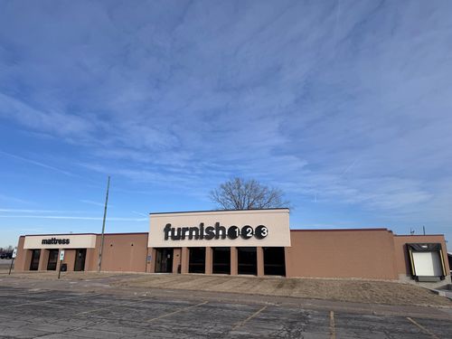 51-902 W Kimberly Rd, Davenport, IA, 52806-5717 | Card Image