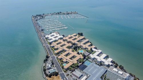 d438-4 Commodore Dr, Emeryville, CA, 94608-1647 | Card Image