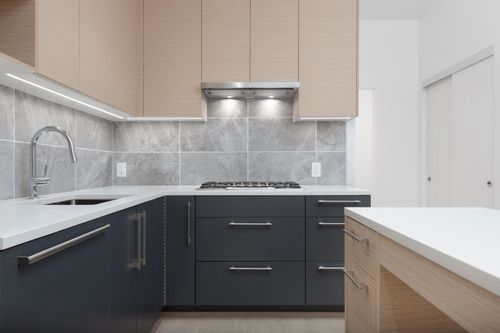 8874 Osler St, Vancouver, BC, V6P4G2 | Card Image