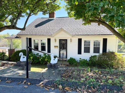 1902 First St, Staunton, VA, 24401 | Card Image