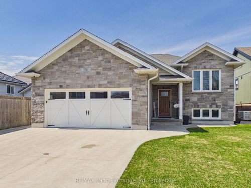 756 Reynolds Dr, Kincardine, ON, N2Z3B6 | Card Image