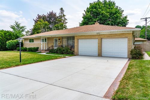 8636 Kidley Dr, Sterling Heights, MI, 48314-1654 | Card Image