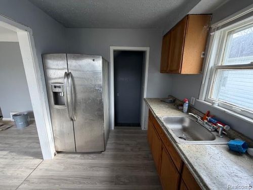 9056 Fielding St, Detroit, MI, 48228-1647 | Card Image