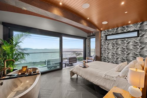 14555 Marine Dr, White Rock, BC, V4B1B5 | Card Image