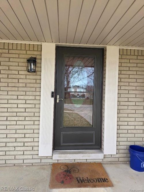 3927 Anvil Dr, Troy, MI, 48083-5692 | Card Image