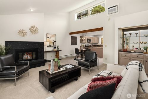 apt-304-210 Boylston Ave E, Seattle, WA, 98102-5692 | Card Image