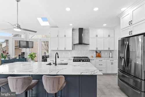 8605 Woodwren Ter, FAIRFAX STATION, VA, 22039-3312 | Card Image