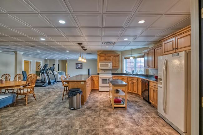 122 Fairway Acres Dr, Home with 7 bedrooms, 5 bathrooms and 3 parking in Dunmor KY | Image 63