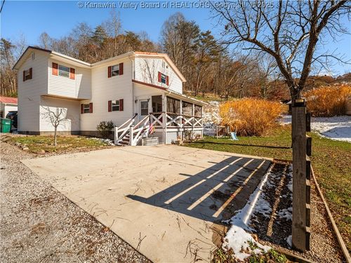 612 Rocky Step Rd, Scott Depot, WV, 25560-7027 | Card Image