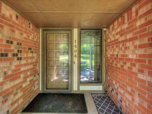 1404 Oak Dr, Edmond, OK, 73034-7405 | Card Image