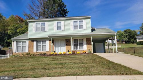 5218 Kenstan Dr, TEMPLE HILLS, MD, 20748-5425 | Card Image
