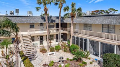 103 - 200 Park Boulevard N, Condo with 2 bedrooms, 2 bathrooms and null parking in Venice FL | Image 1