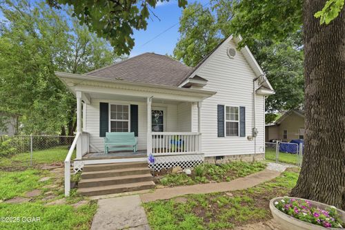 524 Walnut St, Carthage, MO, 64836-1855 | Card Image