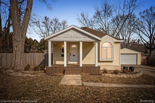 1023 13 Mile Rd, Royal Oak, MI, 48073-2842 | Card Image