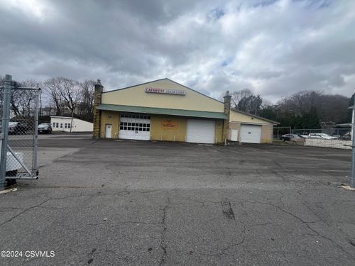 950 W Arch St, Coal Township, PA, 17866-1910 | Card Image