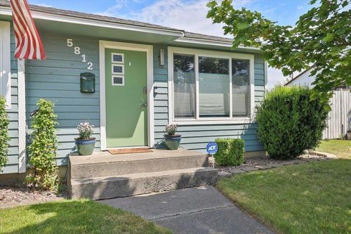 5812 N Elm St, Spokane, WA, 99205-6822 | Card Image