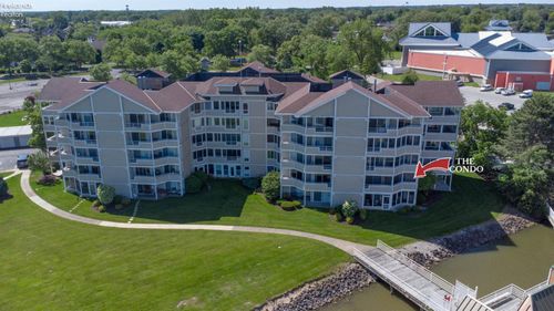 30 Marina Point Dr, Sandusky, OH, 44870-6506 | Card Image