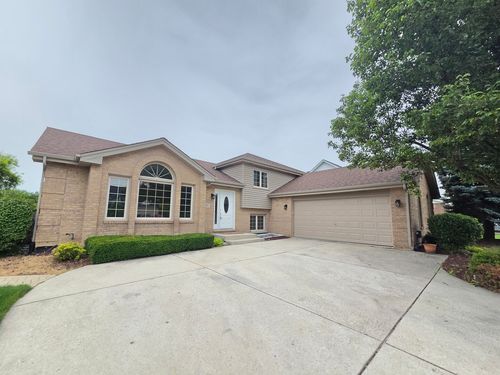 8112 Rutherford Dr, Woodridge, IL, 60517-8049 | Card Image