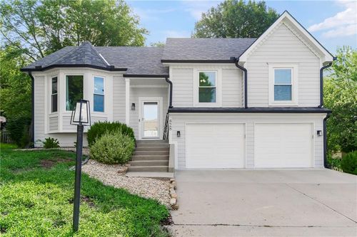 828 S Valley Dr, Lansing, KS, 66043-6248 | Card Image