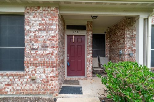 2731 Olympic Park Dr, Grand Prairie, TX, 75050-1321 | Card Image