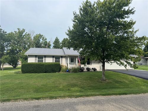 11 Cardinal Dr N, Bethany, IL, 61914-9669 | Card Image