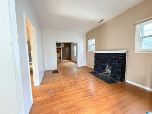 914 18th Way Sw, BIRMINGHAM, AL, 35211-3611 | Card Image