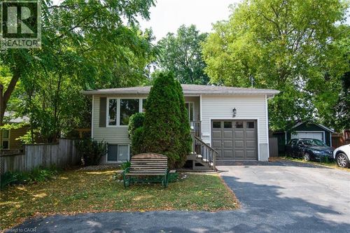 9 Macville Ave, Kitchener, ON, N2K1T2 | Card Image