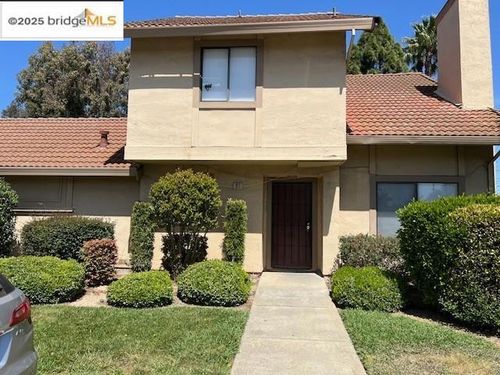 81 Del Prado Cir, Fairfield, CA, 94533-1868 | Card Image