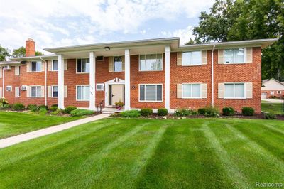 117 - 24111 Meridian Road, Condo with 2 bedrooms, 1 bathrooms and null parking in Grosse Ile Twp MI | Image 2