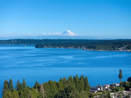 8064 E Commons Ct, Port Orchard, WA, 98366-7511 | Card Image