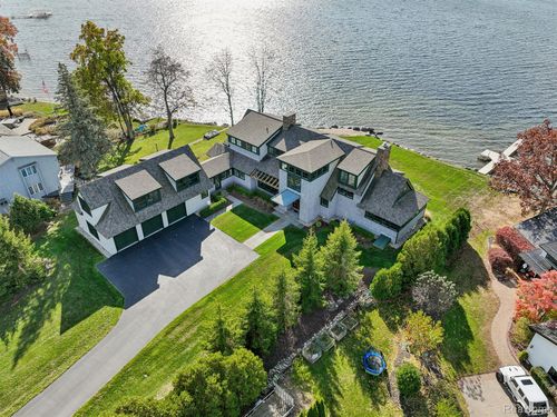 12410 Woodhull Lndg, FENTON, MI, 48430-9763 | Card Image