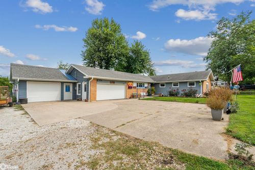 104 S Highland St, Russell, IA, 50238-1070 | Card Image