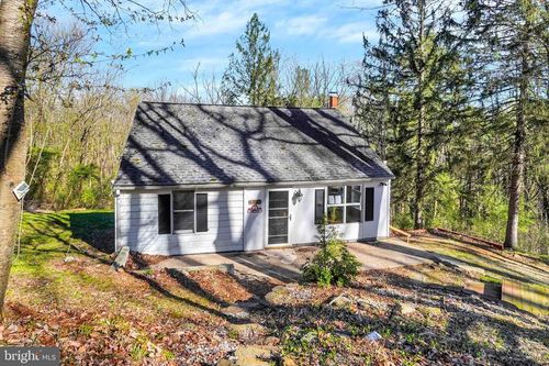 1322 Grove Ln, SEVEN VALLEYS, PA, 17360-8649 | Card Image