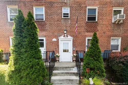 1r-15 Leewood Cir, Eastchester, NY, 10709-1903 | Card Image