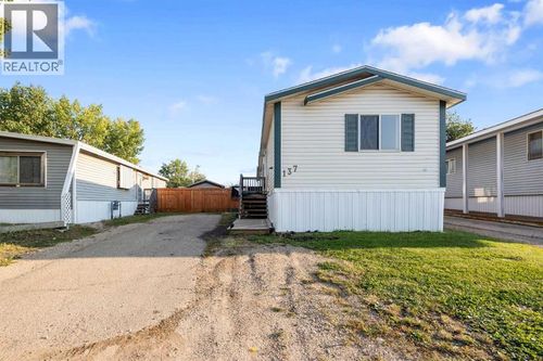 137 Grenfell Cres, Fort Mcmurray, AB, T9H2M4 | Card Image