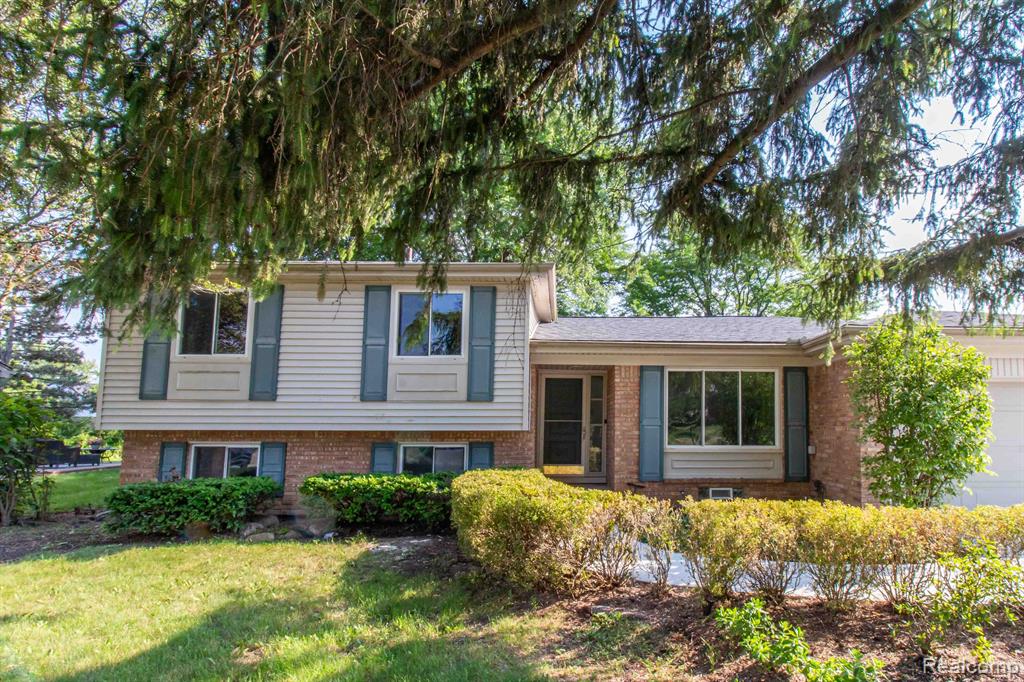 Lake Dr, Troy, MI 48083