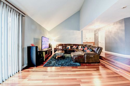 572 Sanderling Ct, Secaucus, NJ, 07094-2220 | Card Image