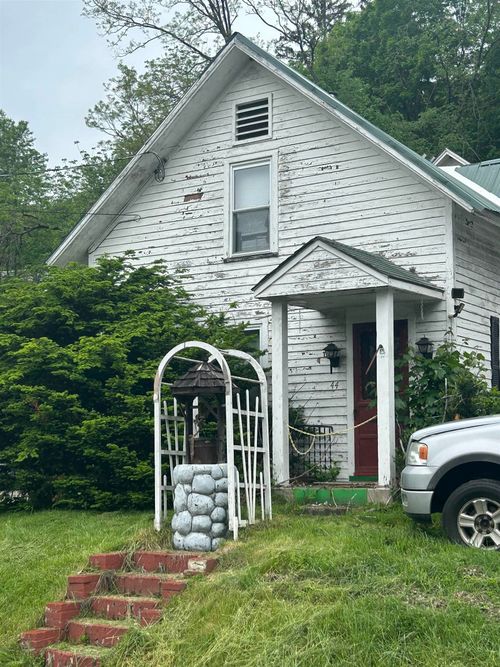 44 High St, Hinsdale, NH, 03451-3001 | Card Image