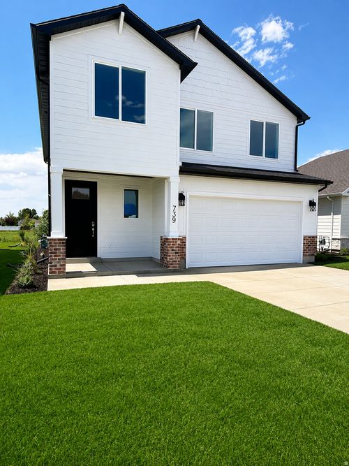 215-739 N 600 W, Tremonton, UT, 84337-4002 | Card Image