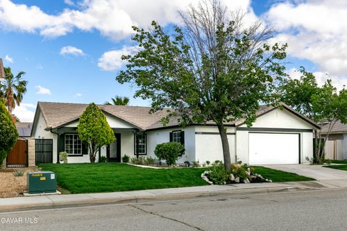 37624 Ribbon Ln, Palmdale, CA, 93552-4031 | Card Image