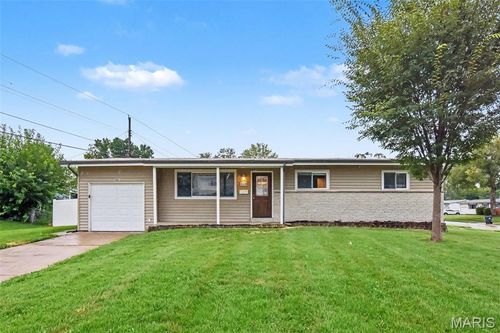2250 Rivoli Pl, Florissant, MO, 63031-2136 | Card Image