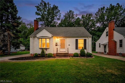 454 E 270th St, Euclid, OH, 44132-1708 | Card Image