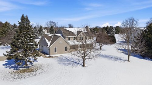 N66W35104 Lappland Crossing, Oconomowoc, WI, 53066 | Card Image