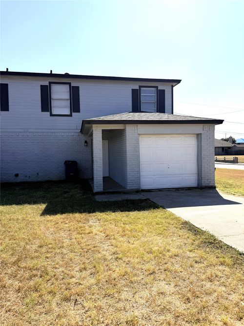 b-1025 Nw Summercrest Blvd, Burleson, TX, 76028-9388 | Card Image