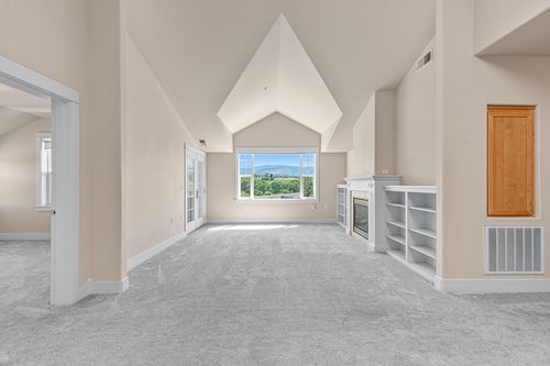 992 Golden Aspen Pl, Ashland, OR, 97520-9128 | Card Image